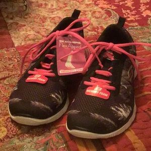 Skechers flex appeal size 7.5.